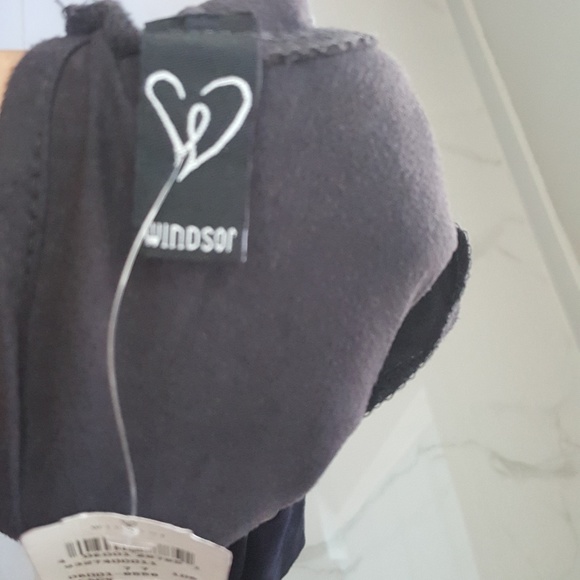 NWT Faux suede cold shoulder top - Picture 3 of 4